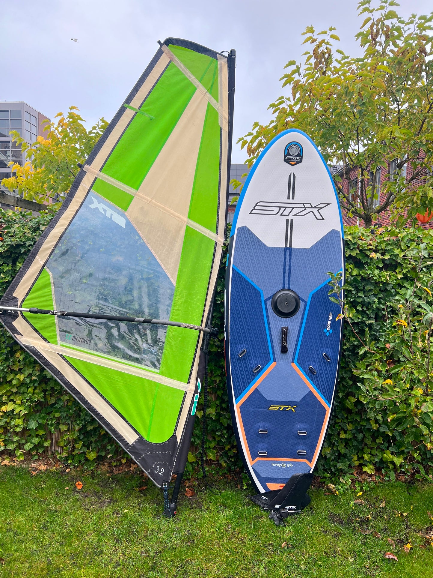 Windsurfboard met Zeil - Complete set
