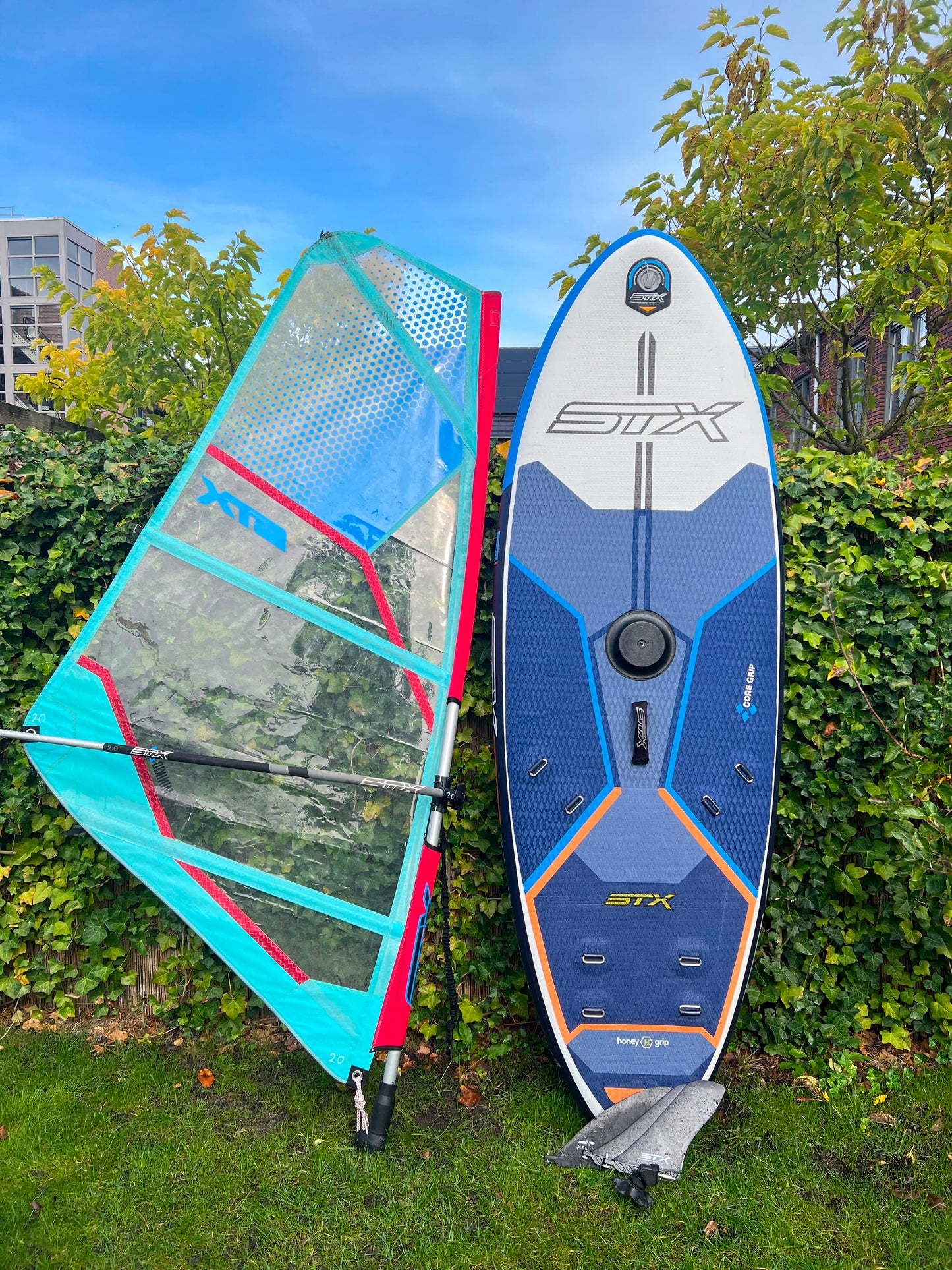 Windsurfboard met Zeil - Complete set